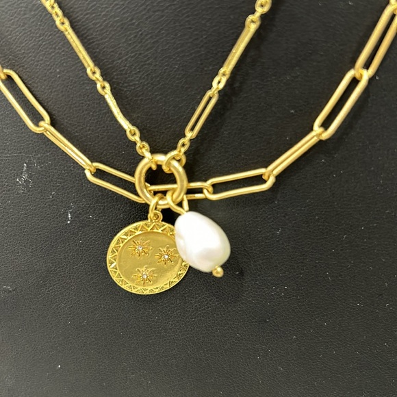 (84)Madewell
The Nines Pearl Layer Necklace - Picture 2 of 3